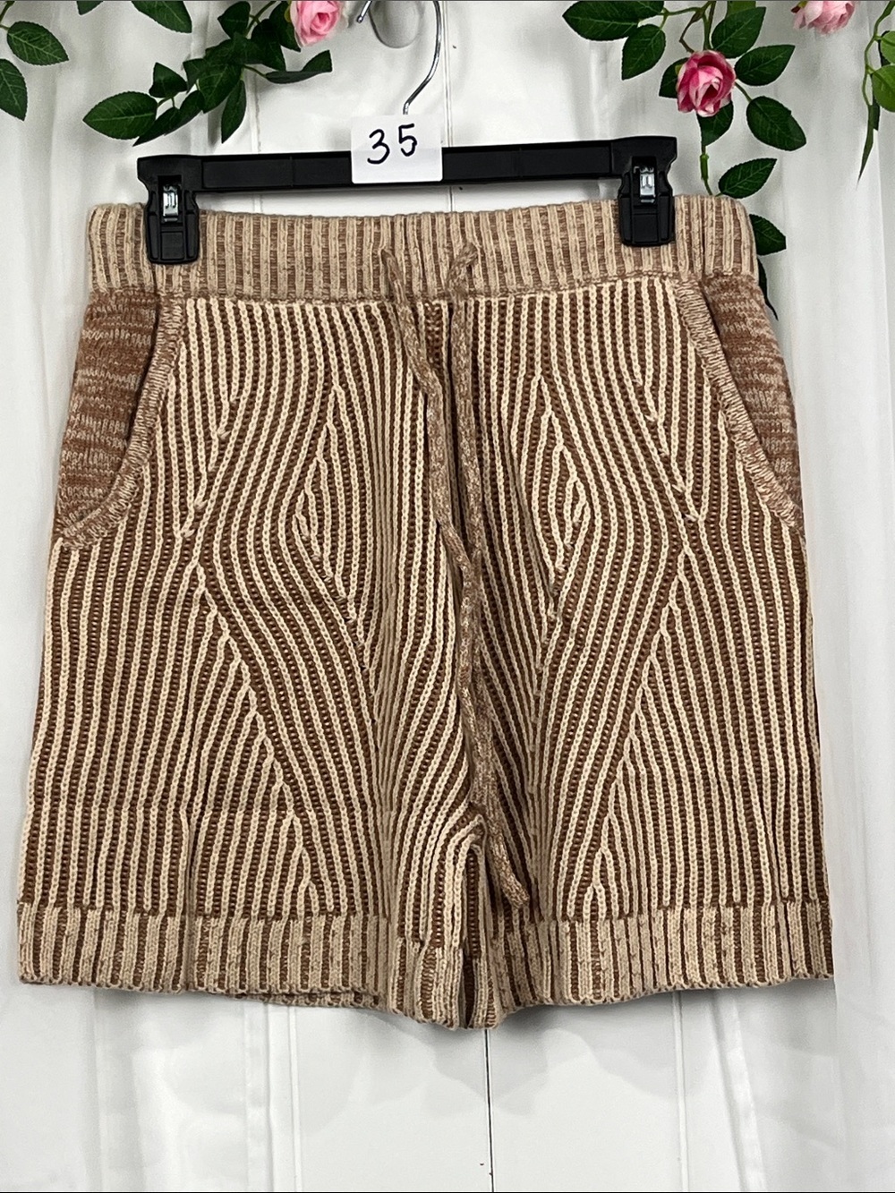 Promesa Womens Knit Sweater Shorts L Tan Cream Ribbed Pockets Stretch Waist NWT